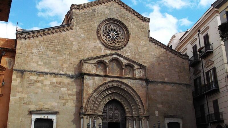 9 fondi chiese edifici